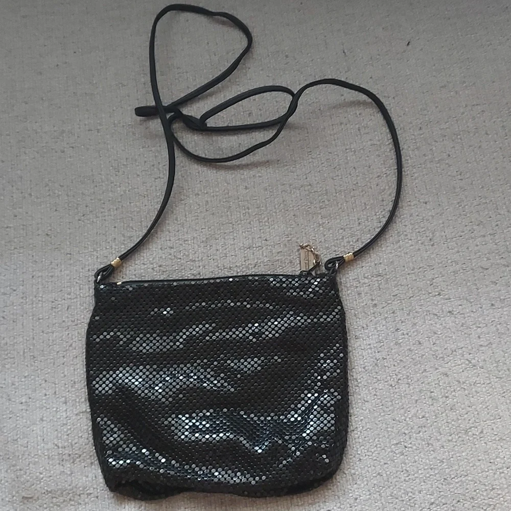 Whiting & Davis Black Shoulder Mesh Bag Texture and Compact Size_7
